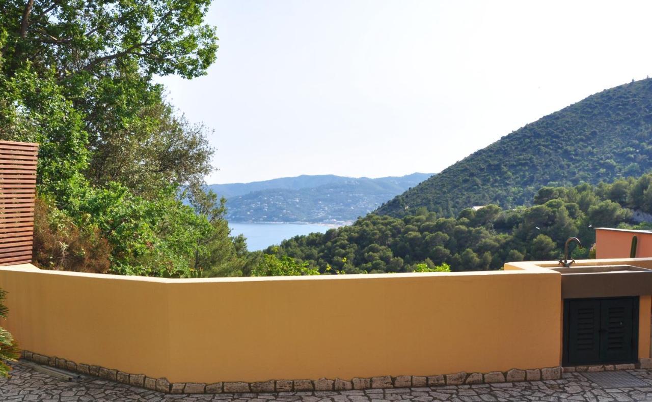 Una Spettacolare Vista Mare - Casa Con Jacuzzi Bergeggi Luaran gambar