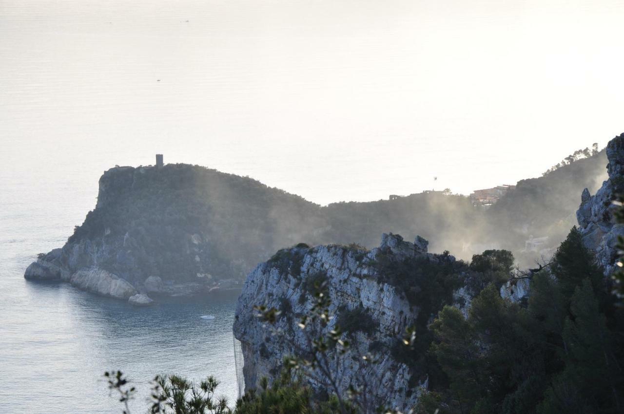 Una Spettacolare Vista Mare - Casa Con Jacuzzi Bergeggi Luaran gambar